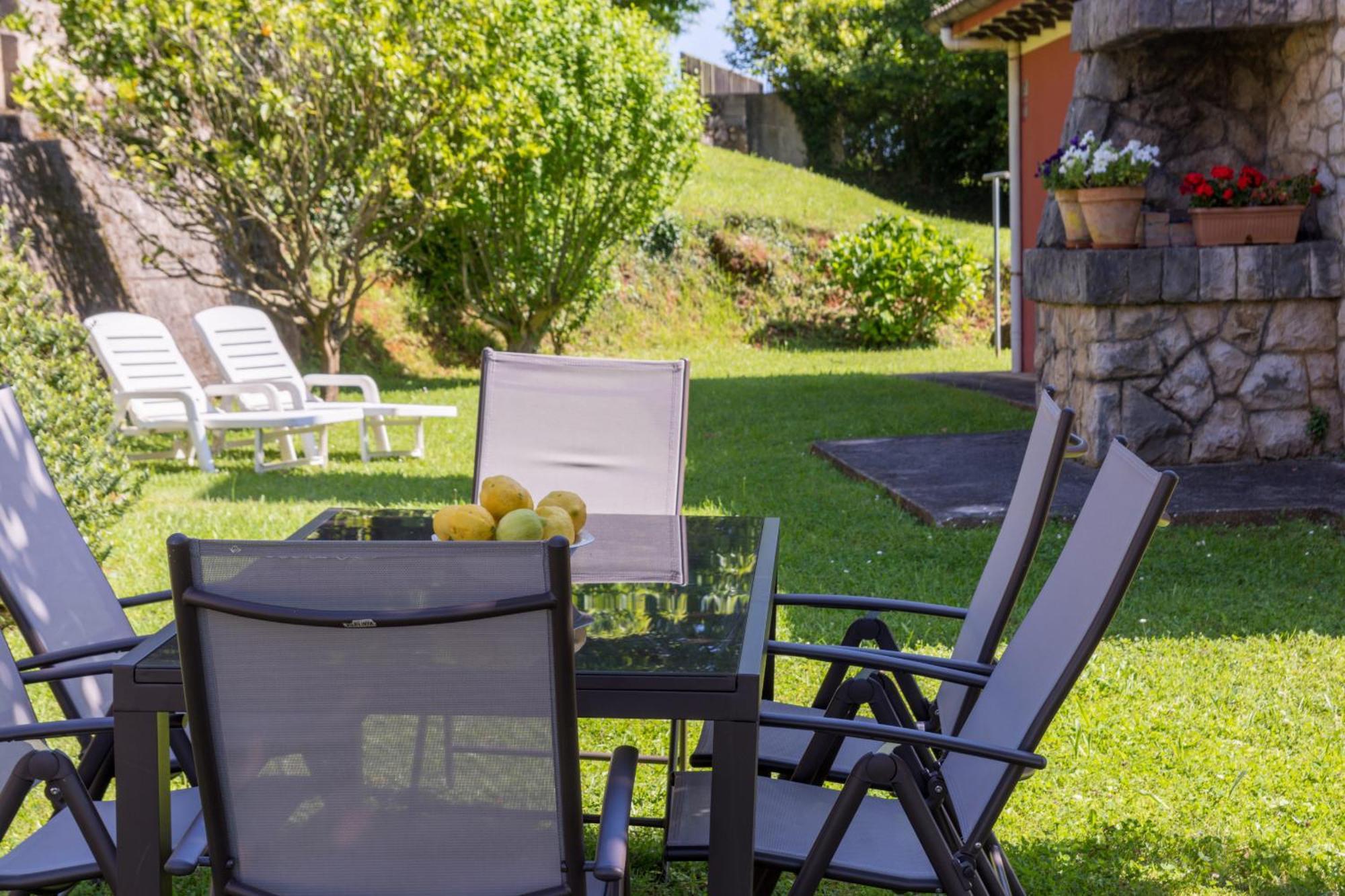 Casa Con Jardin Privado Orena Esterno foto